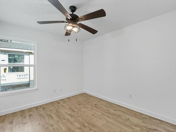2124 Burton DR 133, Austin TX 78741