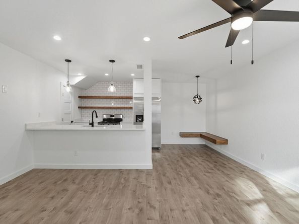 2124 Burton DR 133, Austin TX 78741