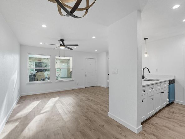 2124 Burton DR 133, Austin TX 78741