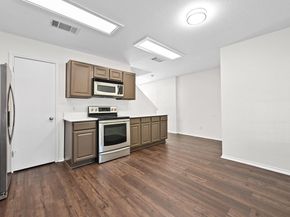 1400 Geoffs DR, Austin TX 78748
