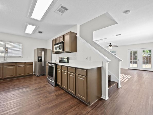 1400 Geoffs DR, Austin TX 78748