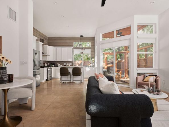 2806 Lyons RD 1, Austin TX 78702