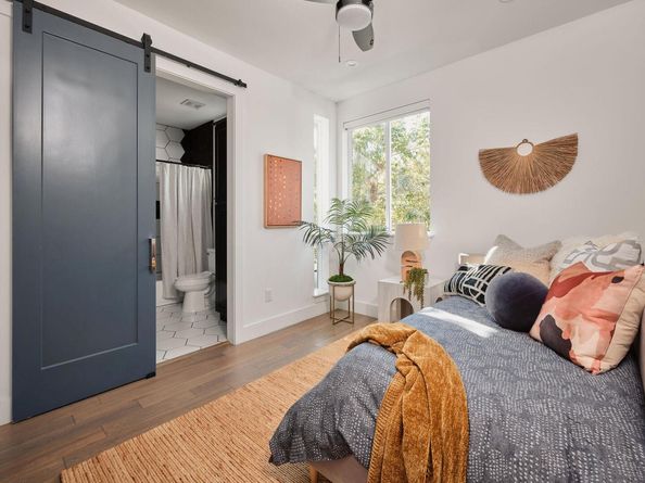 2806 Lyons RD 1, Austin TX 78702