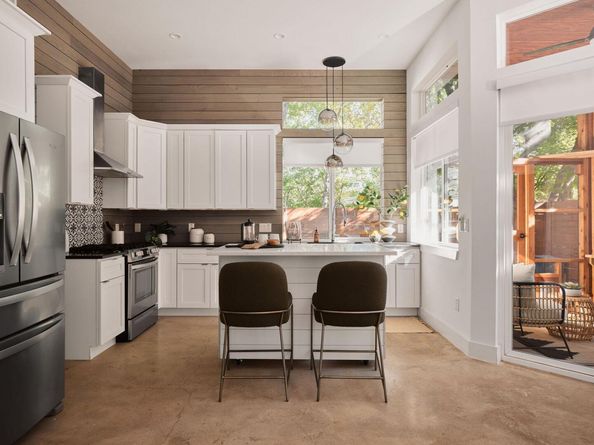 2806 Lyons RD 1, Austin TX 78702