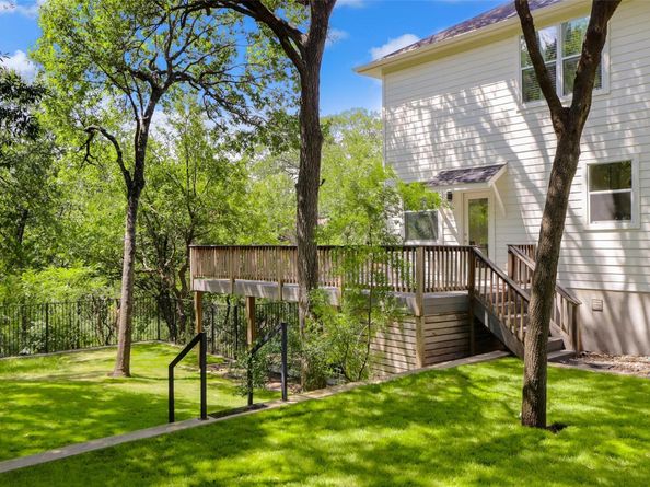 18 N Peak RD, West Lake Hills TX 78746