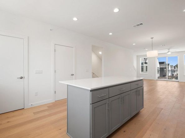 3613 Jetson WAY 1102, Austin TX 78723