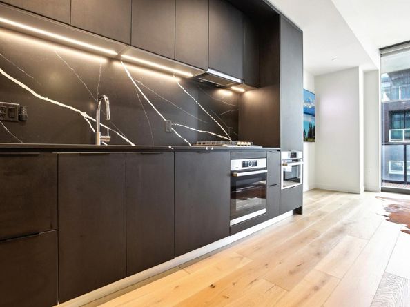 44 East Ave 2806, Austin TX 78701