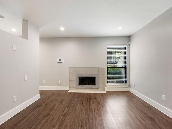 935 La Posada DR 115, Austin TX 78752