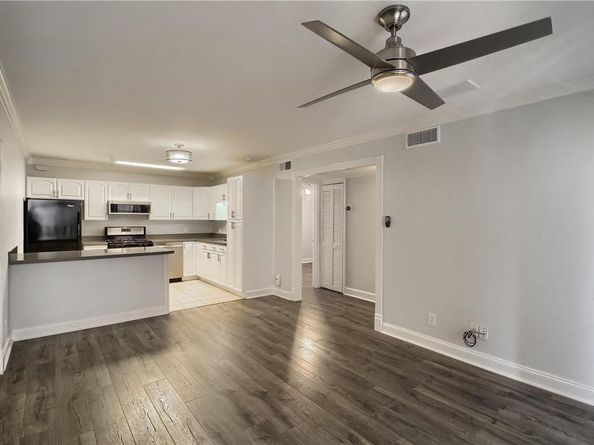 1304 Summit ST 107, Austin TX 78741