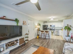 1304 Summit ST 107, Austin TX 78741