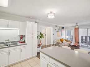 1304 Summit ST 107, Austin TX 78741