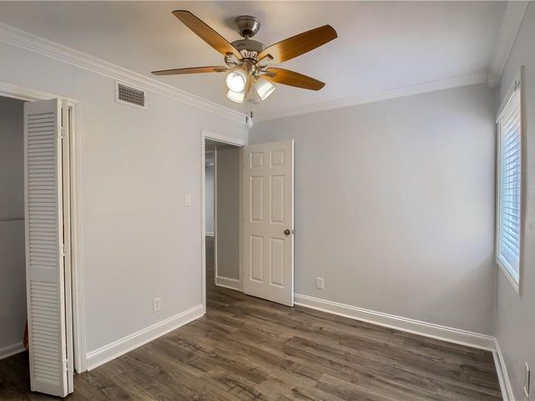 1304 Summit ST 107, Austin TX 78741