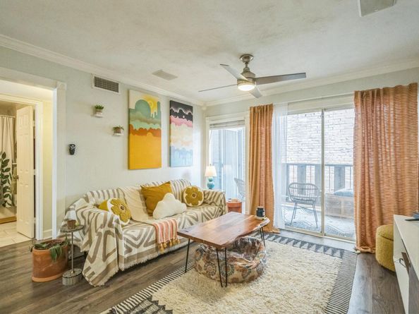 1304 Summit ST 107, Austin TX 78741