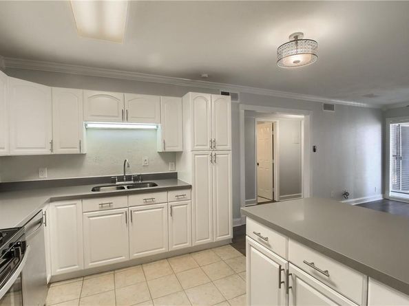 1304 Summit ST 107, Austin TX 78741