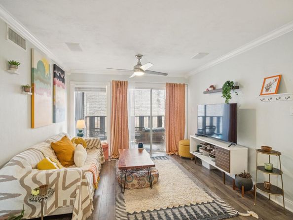 1304 Summit ST 107, Austin TX 78741