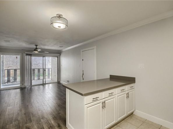 1304 Summit ST 107, Austin TX 78741