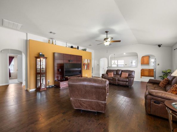 2801 Stirrup CV, Leander TX 78641