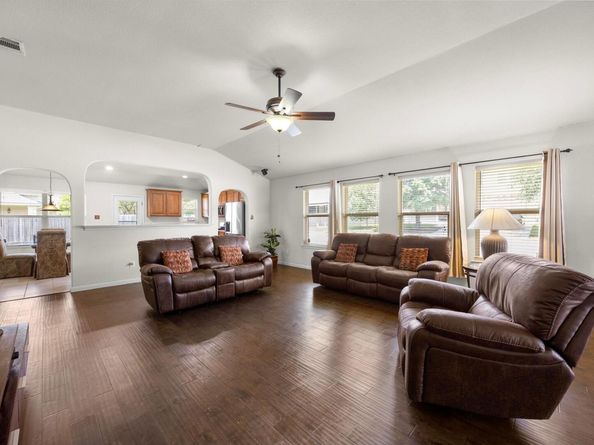 2801 Stirrup CV, Leander TX 78641