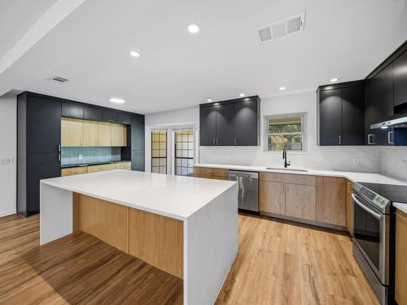 9009 Comburg DR, Austin TX 78748