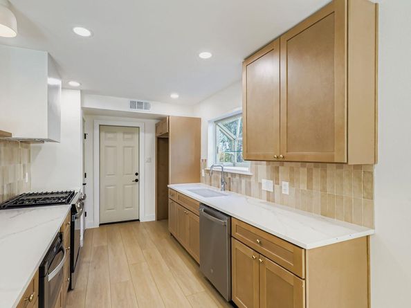 10407 Robinwood CIR, Austin TX 78758