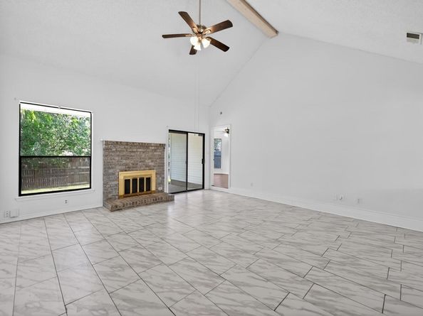 1222 Ivybridge DR, Pflugerville TX 78660