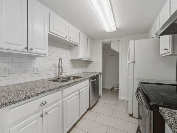 2124 Burton DR 125, Austin TX 78741