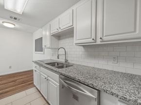 2124 Burton DR 125, Austin TX 78741