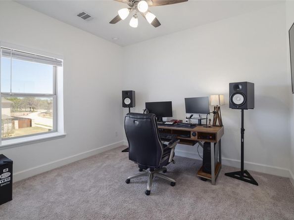 102 Fortuna Ct, Liberty Hill TX 78642