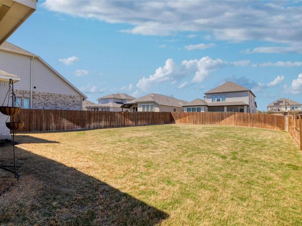 102 Fortuna Ct, Liberty Hill TX 78642