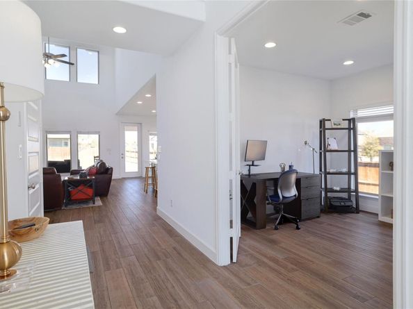 102 Fortuna Ct, Liberty Hill TX 78642