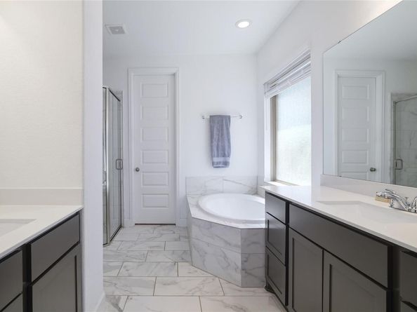 102 Fortuna Ct, Liberty Hill TX 78642