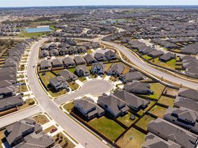 102 Fortuna Ct, Liberty Hill TX 78642