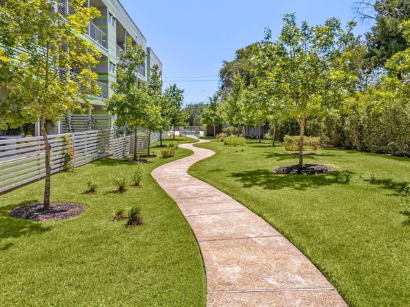 4004 Banister LN 115, Austin TX 78704