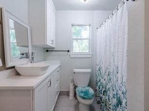 1104 Perry RD, Austin TX 78721