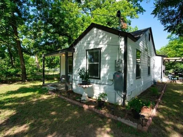 1104 Perry RD, Austin TX 78721