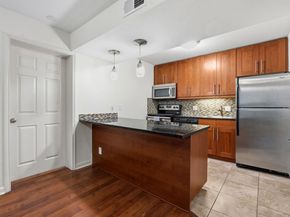 7685 Northcross DR 1121, Austin TX 78757