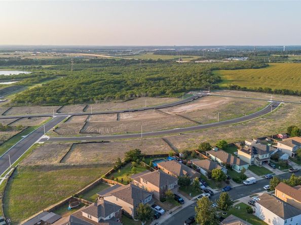 5029 Hazelnut LN, Del Valle TX 78617