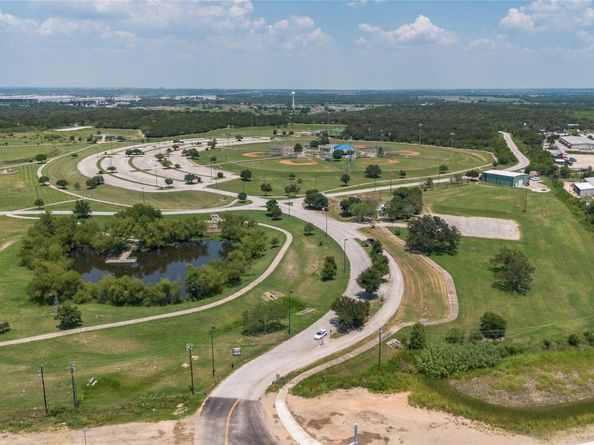 5029 Hazelnut LN, Del Valle TX 78617