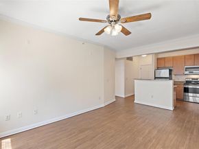 2502 Leon ST 417, Austin TX 78705