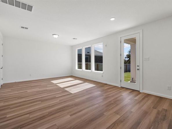 176 Alicante LN, Liberty Hill TX 78642