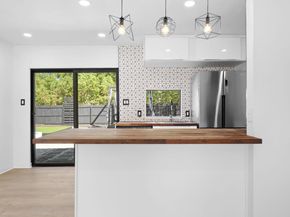5261 Meadow Creek DR, Austin TX 78745