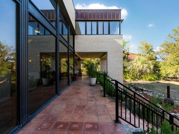 22124 Briarcliff DR, Spicewood TX 78669