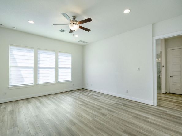 213 Great Lawn BND, Liberty Hill TX 78642