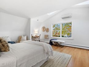 11 Shorelands Place, Old Greenwich CT 06870