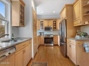 11 Shorelands Place, Old Greenwich CT 06870