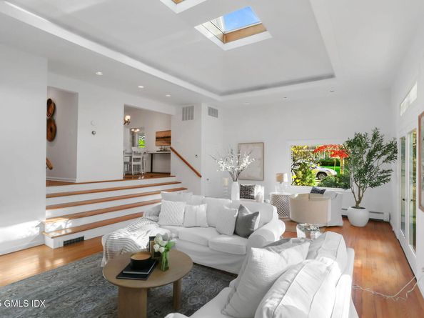 11 Shorelands Place, Old Greenwich CT 06870