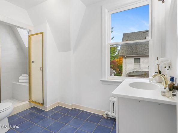 11 Shorelands Place, Old Greenwich CT 06870