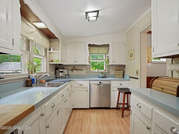 39 Homestead Road, Greenwich CT 06831