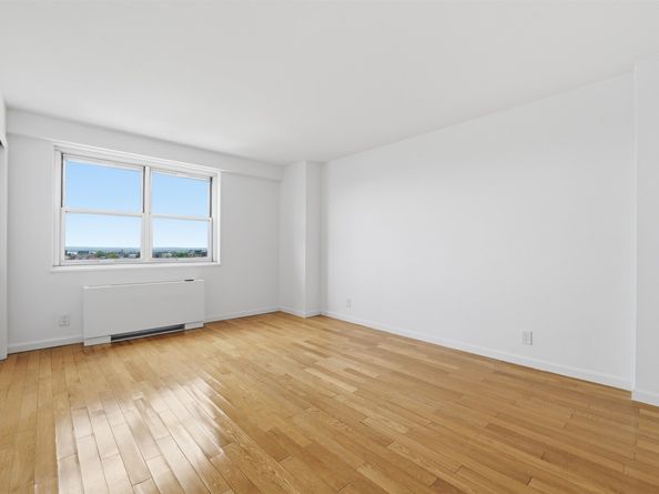 6600 Blvd East 22F, West New York NJ 07093
