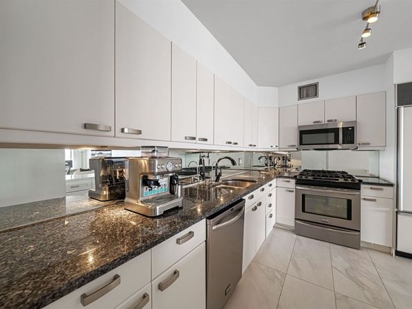 6 Horizon Rd 1605, Fort Lee NJ 07024